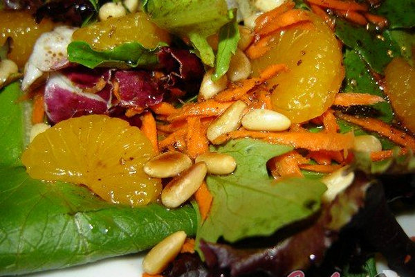 Салат «Здоровье» с мандаринами и морковью