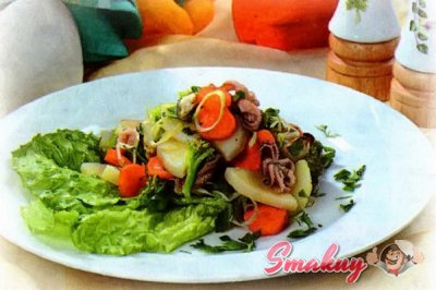 Теплый салат с овощами и морепродуктами