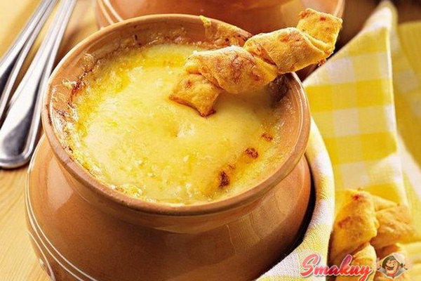 Луковый суп с сырными крутонами