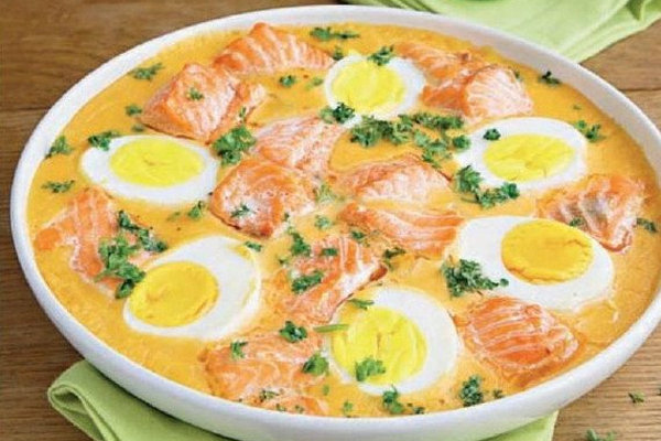 Запеканка из лосося с яйцами